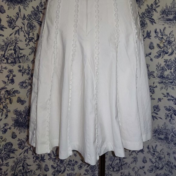 Isaac Mizrahi for Target | Cotton white pleated skirt | floral appliques - Picture 5 of 9